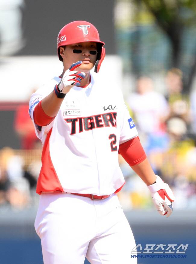 26일 광주 기아챔피언스필드에서 열린 KIA 타이거즈와 LG 트윈스의 경기. KIA 변우혁이 안타를 날린 뒤 환호하고 있다. 광주=박재만 기자 pjm@sportschosun.com/2025.04.26/