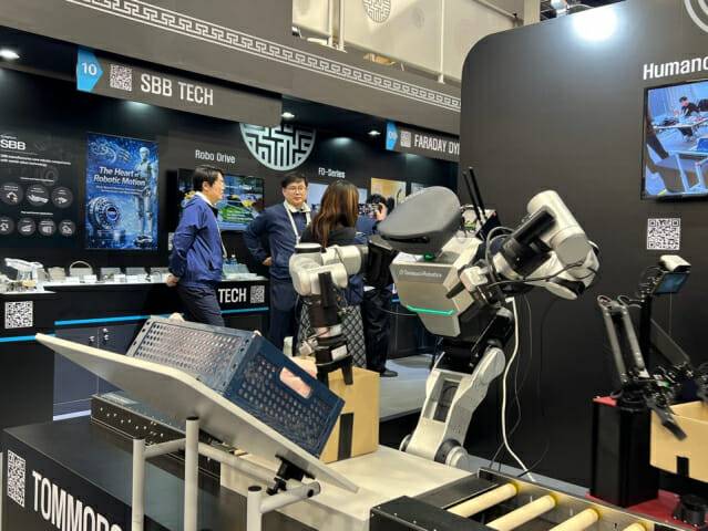 레인보우로보틱스가 6일(현지시간) 미국 라스베이거스 CES 2026 휴머노이드 M.AX 얼라이언스 공동관에서 RB-Y1 시연을 선보였다. (사진=지디넷코리아 신영빈 기자)