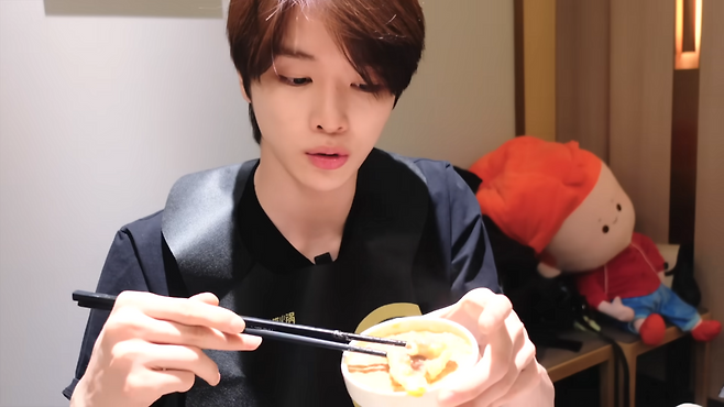 라이즈의 훠궈 소스 레시피. 유튜브 ‘RIIZE’