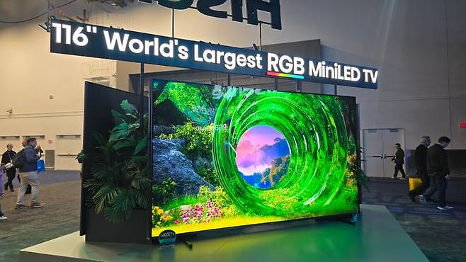 하이센스가 'CES 2026' 부스에 전시한 RGB 미니 LED TV ⓒ데일리안 고수정 기자