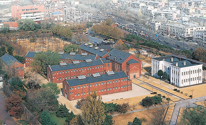 일제가 지은 근대식 감옥 서대문형무소의 현 모습. 역사의 교훈으로 삼고자 1998년 서대문형무소역사관으로 개관했다. 사진 출처 문화재청