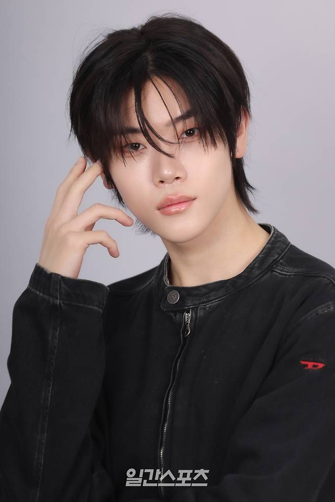 그룹 클로즈 유어 아이즈 장여준이 29일 오후 서울 중구 순화동 KG타워에서 진행된 일간스포츠와의 인터뷰에 앞서 포즈를 취하고 있다. 서병수 기자 qudtn@edaily.co.kr /2025.12.29/