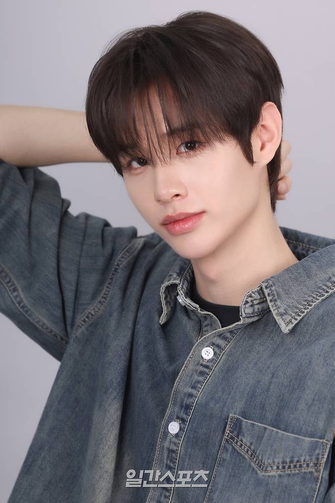 그룹 클로즈 유어 아이즈 김성민이 29일 오후 서울 중구 순화동 KG타워에서 진행된 일간스포츠와의 인터뷰에 앞서 포즈를 취하고 있다. 서병수 기자 qudtn@edaily.co.kr /2025.12.29/