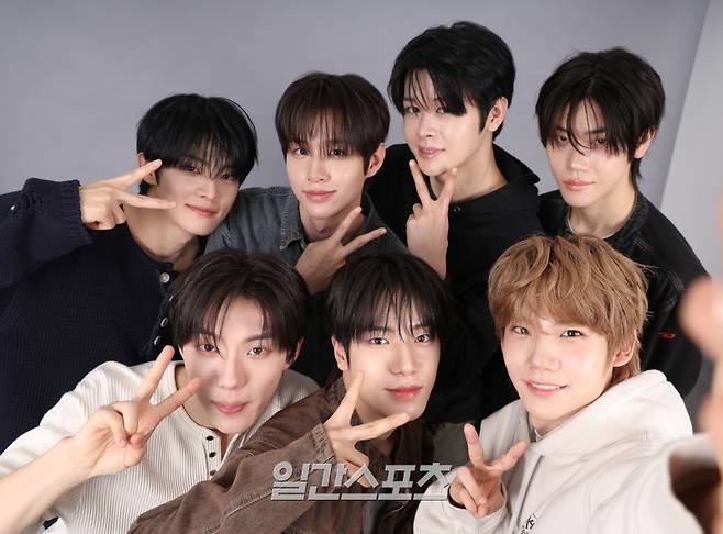 그룹 클로즈 유어 아이즈가 29일 오후 서울 중구 순화동 KG타워에서 진행된 일간스포츠와의 인터뷰에 앞서 포즈를 취하고 있다. 서병수 기자 qudtn@edaily.co.kr /2025.12.29/