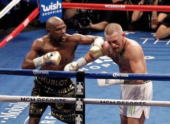 플로이드 메이웨더 주니어와 코너 맥그리거가 벌인 복싱 대결. 메이웨더가 승리했다. UPI=연합뉴스