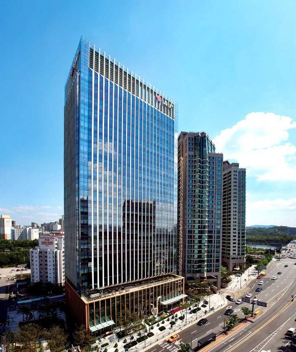 LG유플러스 용산사옥. [사진=LGU+]