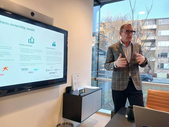 룬드벡 재단의 벤처캐피털 ‘바이오캐피탈’에서 일하는 크리스티안 엘링 수석부사장이 지난달 17일(현지시간) 생명과학 분야 스타트업 발굴과 투자에 대해 설명하고 있다. 김경미 기자