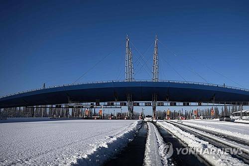 6일 프랑스 서부 라로셀로 향하는 A10 도로가 눈에 덮혀 있다 [AFP=연합뉴스 제공]