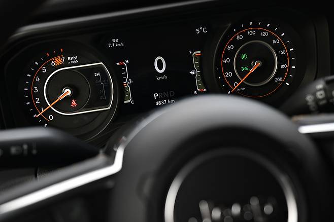 지프 랭글러 사하라. 사진: 김학수 기자