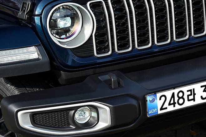 지프 랭글러 사하라. 사진: 김학수 기자