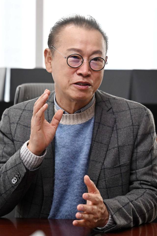 문주현 MDM그룹 회장이 서울경제신문과 인터뷰를 하고 있다. 조태형 기자