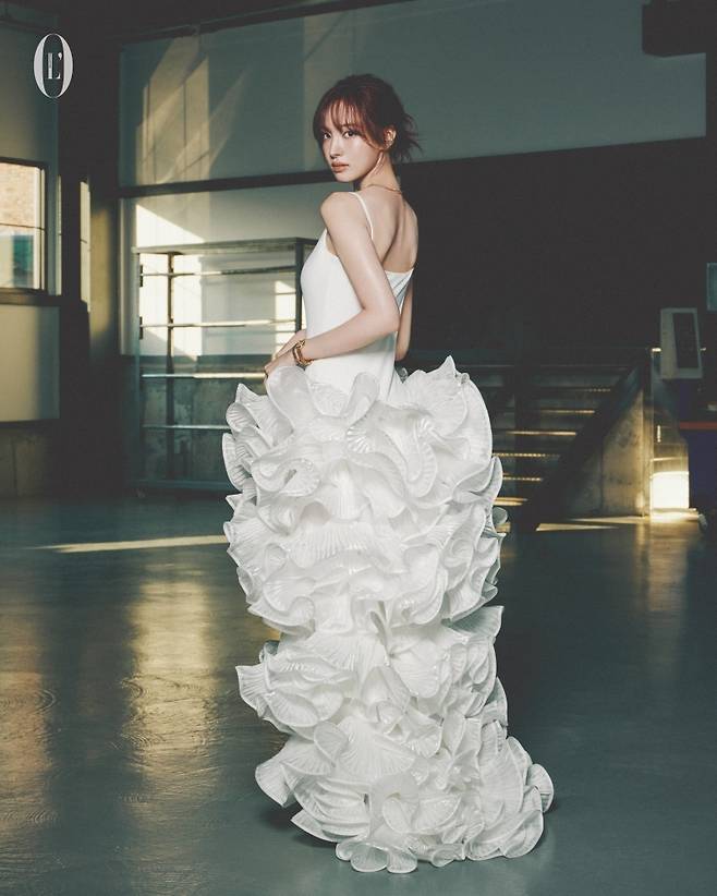 아이브 리즈. 로피시엘 싱가로프 제공