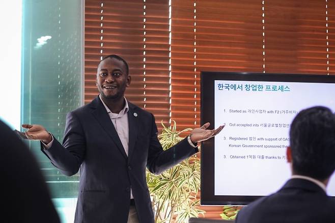 대학생 상대 한국에서 창업 설명하는 존슨 펜 에코링크스 대표 [존슨 펜 에코링크스 대표 제공. 재판매 및 DB금지]