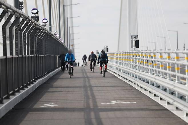 인도와 자전거도로 구분 안되는 제3연륙교 [촬영 황정환]