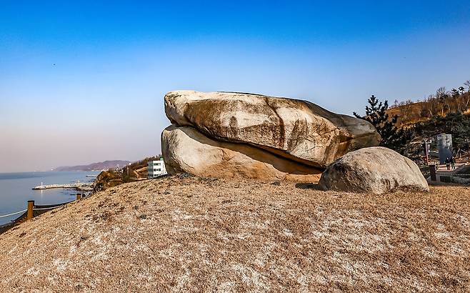 연오랑세오녀 테마공원에 있는 쌍거북바위 [사진/임헌정 기자]