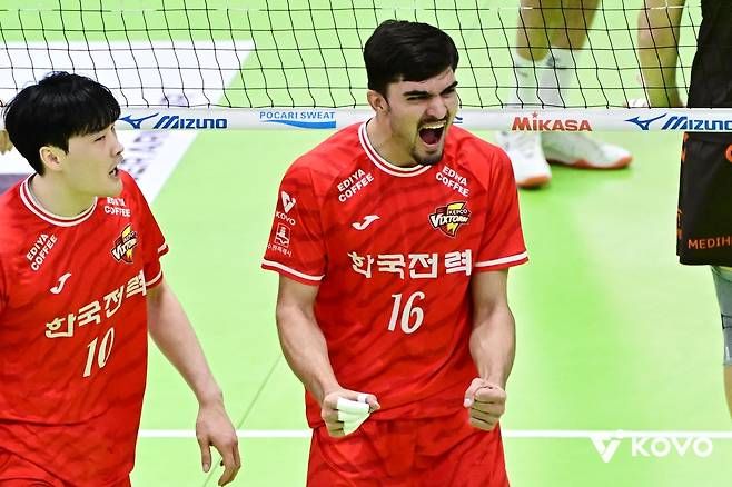 득점 후 기뻐하는 한국전력의 무사웰(오른쪽) [한국배구연맹 제공. 재판매 및 DB 금지]
