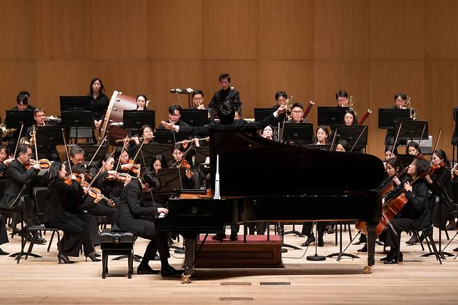 협연 중인 피아니스트 선우예권(세종문화회관 제공)