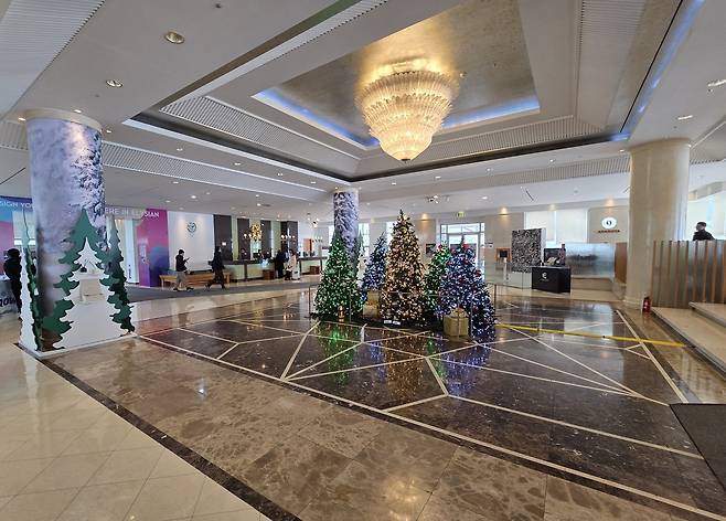 사진= 엘리시안 강촌 리조트 로비/ 박병창 기자