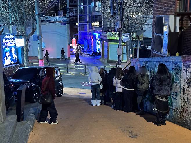 People line up to enter a bar in the Hongdae area of western Seoul on Dec. 31, 2025. [HAN CHAN-WOO]
