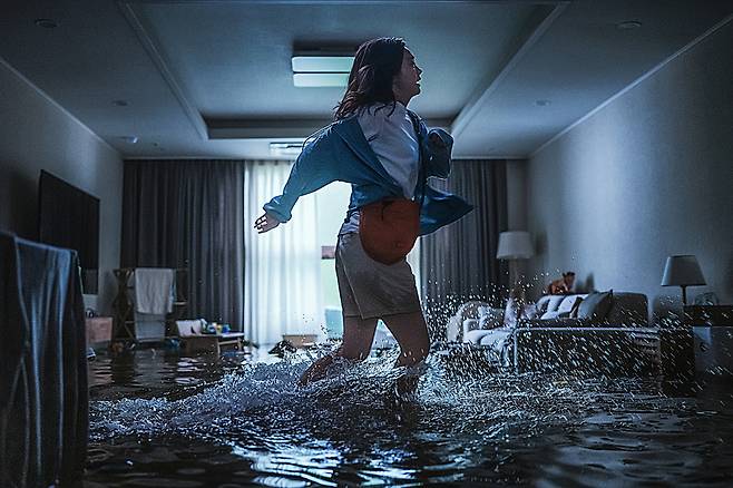 Still from Netflix's sci-fi disaster film "The Great Flood" (2025) [NETFLIX]