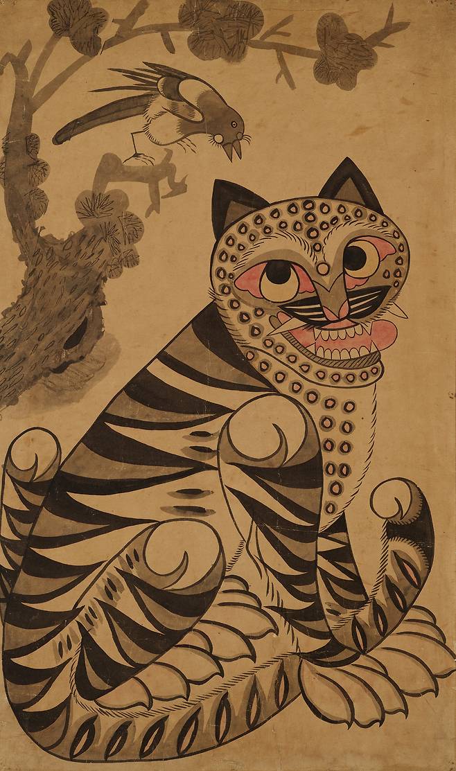 The folk painting “Hojakdo,” depicting a tiger and a magpie, is shown in the photo. Interest in traditional Korean culture is growing among younger generations, boosted by the rising global stature of K-culture. [LEEUM MUSEUM OF ART]