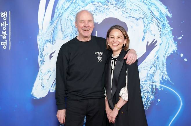 연극 ‘센과 치히로의 행방불명’의 연출 및 번안 존 케어드와 공동 번안 이마이 마오코 부부가 7일 서울 예술의전당에서 열린 기자간담회에 참석했다.   (c)CJ ENM