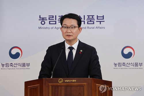 김종구 농림축산식품부 차관이 8일 농협중앙회 특별감사 중간결과를 발표하고 있다. [사진 = 연합뉴스]