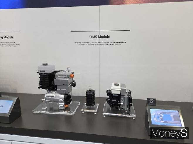 7일(현지시각) 라스베이거스 컨벤션센터(LVCC) 현대위아 부스에 전시된 통합 열관리 모듈(ITMS). /사진=최유빈 기자