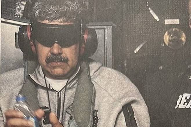 생포된 니콜라스 마두로 베네수엘라 대통령. 트럼프 트루스소셜 계정 캡처