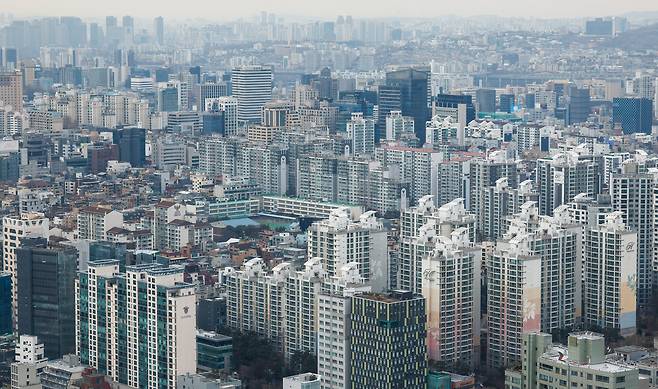 6일 서울 강남구 트레이드타워에서 바라본 도심 아파트 단지. 뉴스1