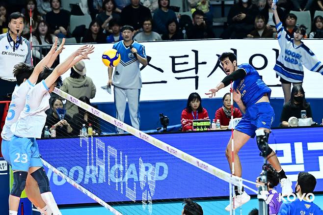 우리카드 아라우조(오른쪽). KOVO 제공