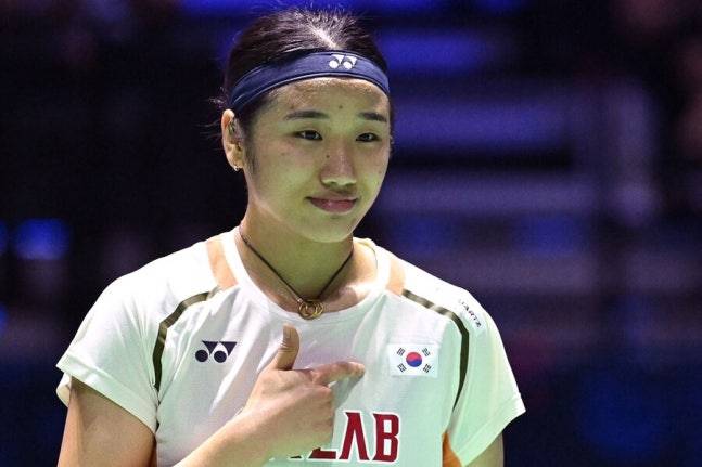 ▲ 이제 안세영은 8강에서 다시 한 번 중요한 시험을 앞두고 있다. 체력 부담과 살인적인 일정 속에서 과연 얼마나 높은 곳까지 오를 수 있을지, 배드민턴 팬들의 관심이 집중되고 있다. ⓒ연합뉴스/AFP