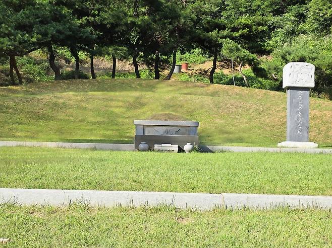 박열의사기념관 경내에 있는 가네코 후미코 여사 묘소 전경. /박열의사기념관 제공