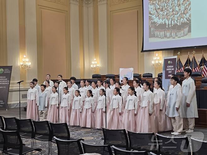 8일(현지시간) 미국 워싱턴DC 연방의회 캐넌 코커스룸에서 열린 '코리안 아메리칸 데이'(Korean American Day) 기념 행사에서 '뉴저지 어린이 합창단'이 오픈 공연을 하고 있다. 2026.01.08. ⓒ News1 류정민 특파원