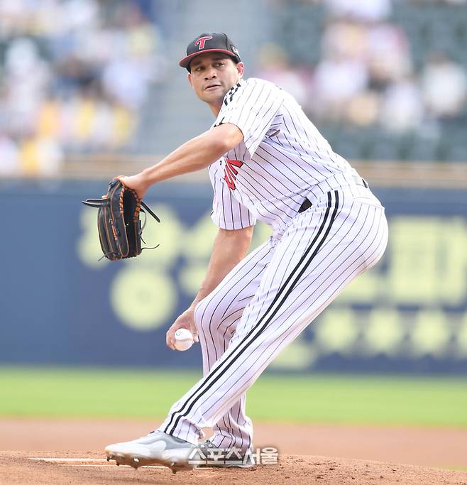 LG 선발투수 치리노스가 29일 서울 잠실구장에서 열린 2025 KBO리그 KT와 경기에서 역투하고 있다. 잠실 | 최승섭기자 thunder@sportsseoul.com