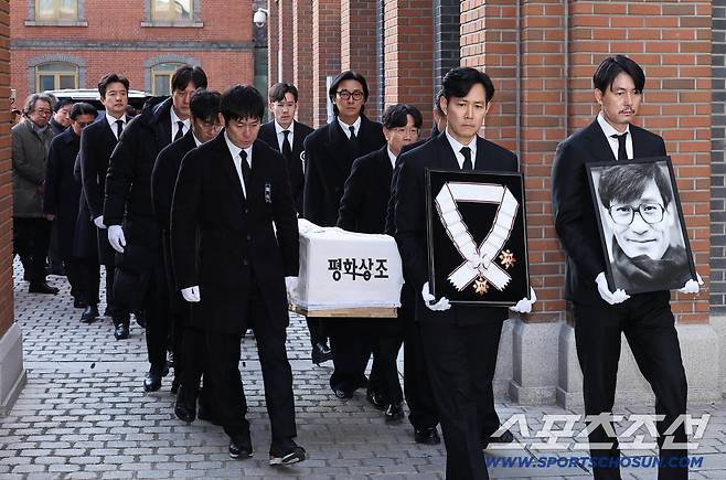 고 안성기 영결식이 9일 오전 서울 중구 명동성당에서 열렸다. 명동성당=송정헌 기자songs@sportschosun.com/2026.01.09/