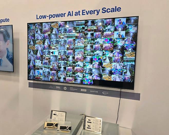 CES 2026이 열린 라스베이거스 컨벤션센터(LVCC)에서 국내 팹리스 기업 딥엑스가 저전력 인공지능(AI) 칩을 소개하고 있다. 이가람 기자