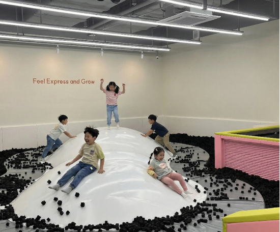 째깍다감에서 아이들이 놀고 있는 모습. (커넥팅더닷츠 제공)