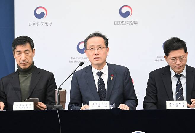 이형일 재정경제부 차관이 5일 정부세종청사에서 '26년 경제성장전략 상세브리핑'에서 모두발언을 하고 있다./사진제공=재경부