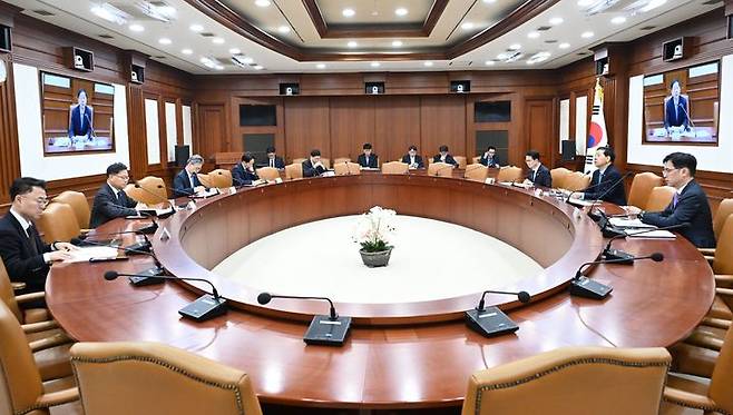 [서울=뉴시스] 구윤철 부총리 겸 재정경제부 장관이 7일 서울 종로구 정부서울청사에서 민생경제관계장관회의를 주재하고 있다. (사진=재정경제부 제공) 2026.01.07. photo@newsis.com *재판매 및 DB 금지