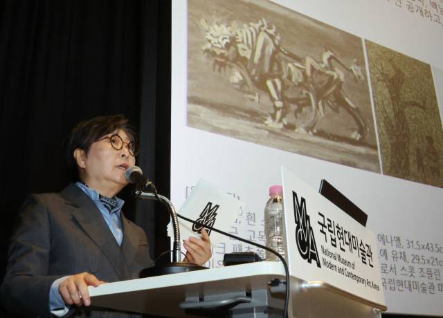 김성희 국립현대미술관장이 6일 서울 종로구 국립현대미술관 서울관에서 열린 기자간담회에서 사업 성과를 발표하고 있다. 연합뉴스