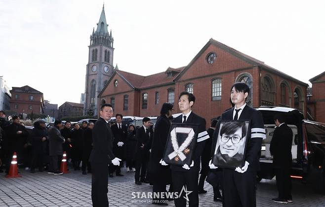 고 안성기 영결식이 9일 오전 서울 중구 명동성당에서 열렸다. /사진=김휘선