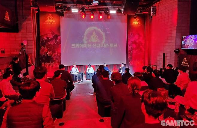 토치라이트 인피니트 크리에이터와의 만담 시간도 가졌다&nbsp;(사진=최은상 기자)
