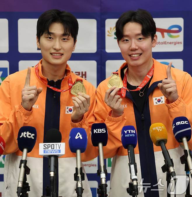 배드민턴 남자복식 세계랭킹 1위 서승재(오른쪽)와 김원호. 2025.12.22/뉴스1 ⓒ News1 오대일 기자