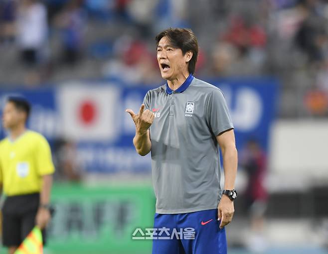 홍명보 감독이 15일 용인 미르스타디움에서 열린 2025 동아시아축구연맹(EAFF) E-1 챔피언십(동아시안컵) 일본과 경기에서 작전지시를 하고 있다.  2025. 7. 15. 용인 | 최승섭기자 thunder@sportsseoul.com