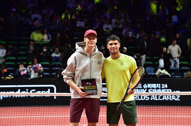 현대카드 슈퍼매치 14 우승 알카라스(우), 준우승 시너(좌)