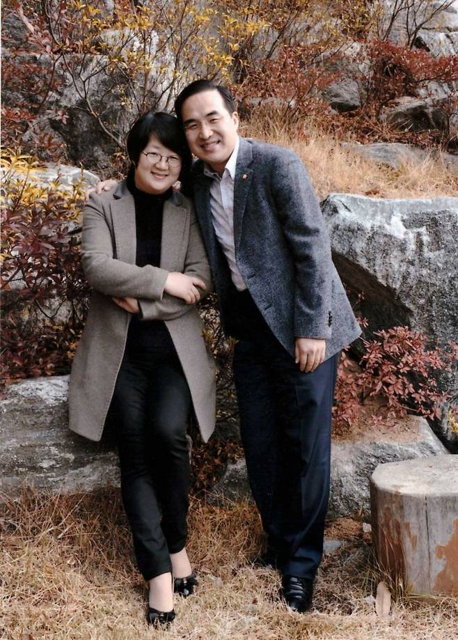 박홍근 의원은 아내 장미경씨를 "원더우먼 같다"고 말한다. 박홍근 의원 제공