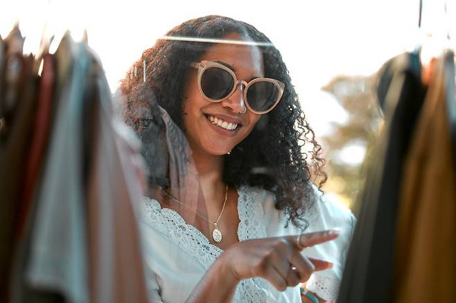 비만치료제 투약은 옷, 화장품 등의 소비를 늘리는 효과가 있다. 게티이미지