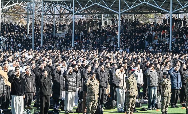 New conscripts take part in a ceremony at a boot camp in Nonsan, South Chungcheong Province, to mark the camp's reception of recruits for the first time this year, Jan. 5. (Army)