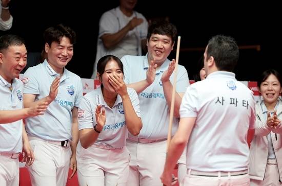 우리금융캐피탈이 10일 팀리그 5라운드 8일차 경기에서 휴온스를 4:2로 물리치고 승점 22을 확보, 남은 경기와 관계없이 5라운드 우승을 확정지었다. (사진=PBA)